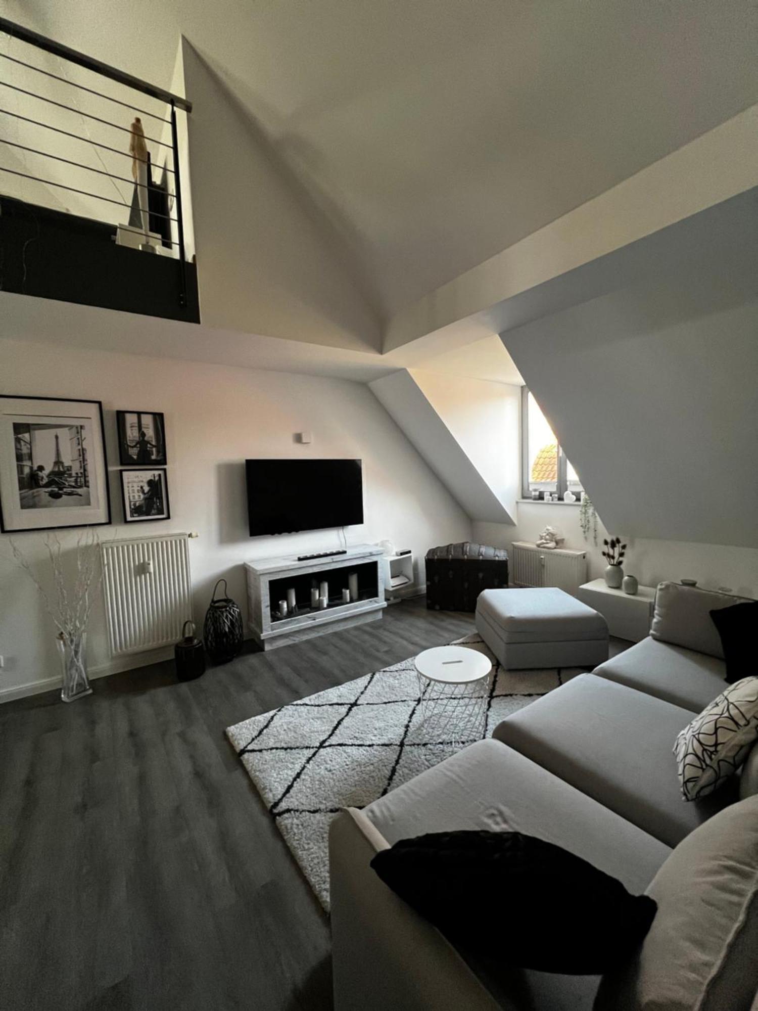 Moderne Galeriewohnung Mit Balkon Und Stellplatz Am Wenigemarkt エアフルト エクステリア 写真